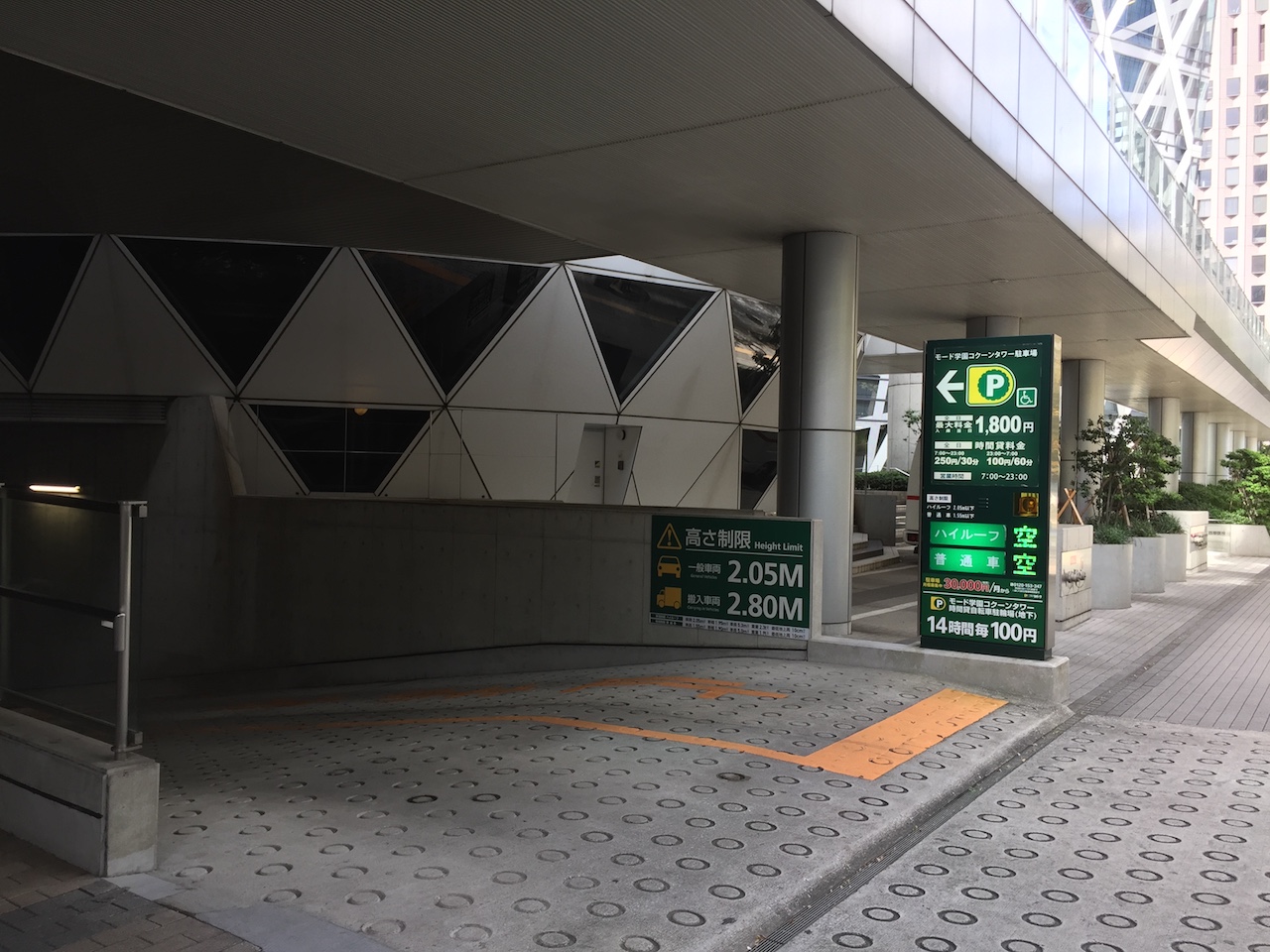 新宿駅周辺の大型駐車場15選 西口 東口 南口エリア別に紹介 Machi Camp
